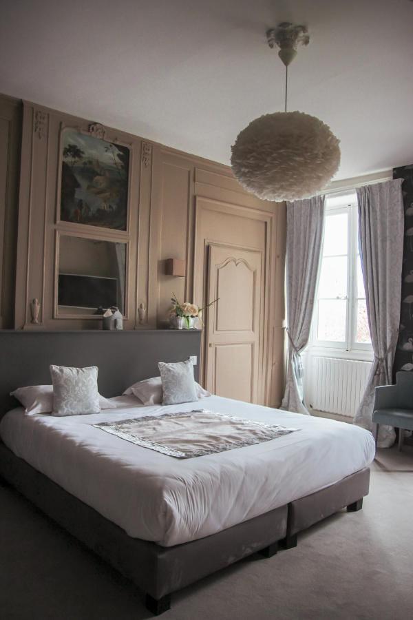 Hotel Le Petit Perier Laval  Eksteriør bilde