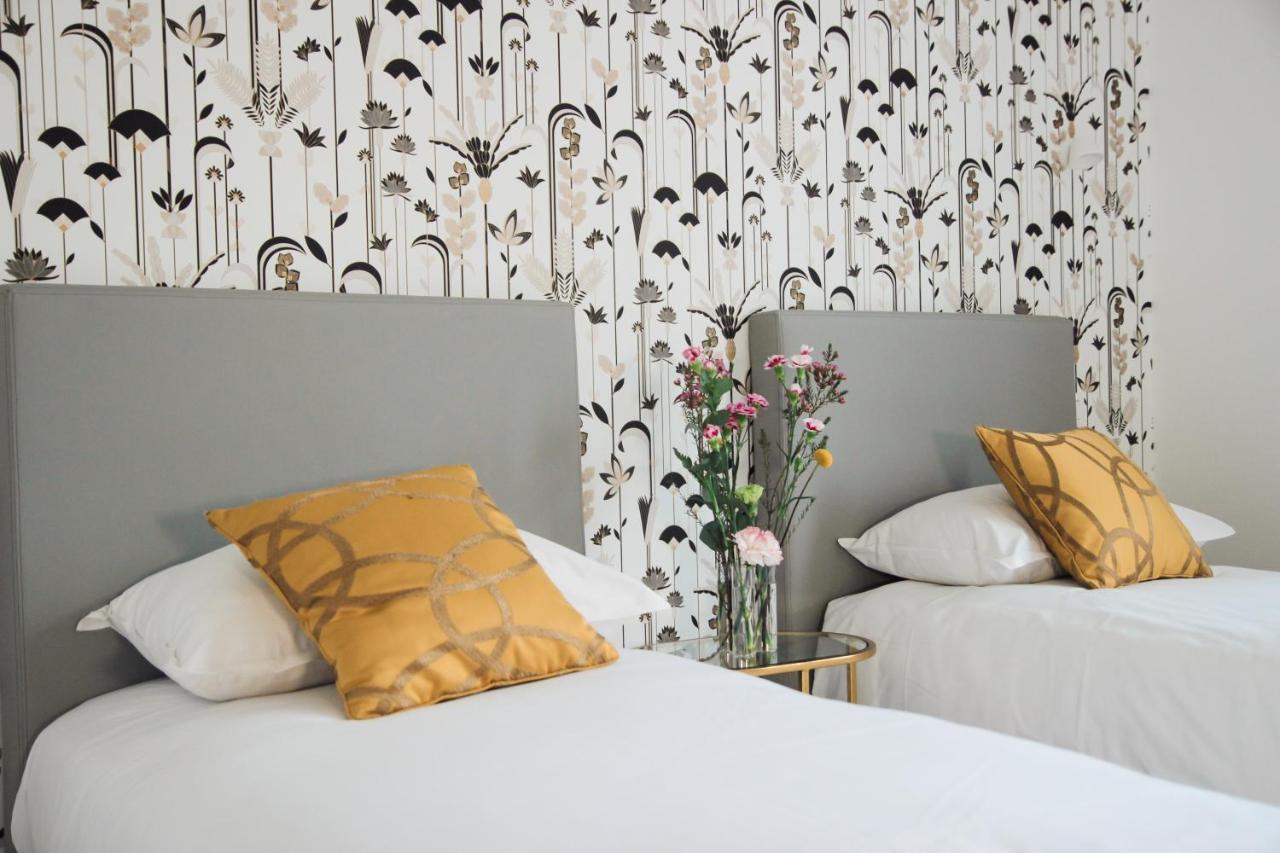 Hotel Le Petit Perier Laval  Eksteriør bilde