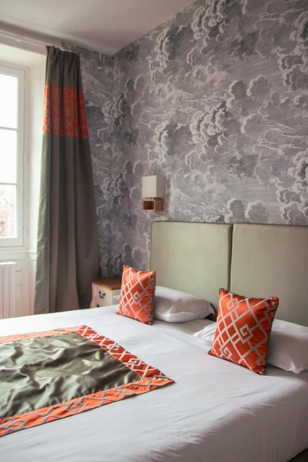 Hotel Le Petit Perier Laval  Eksteriør bilde