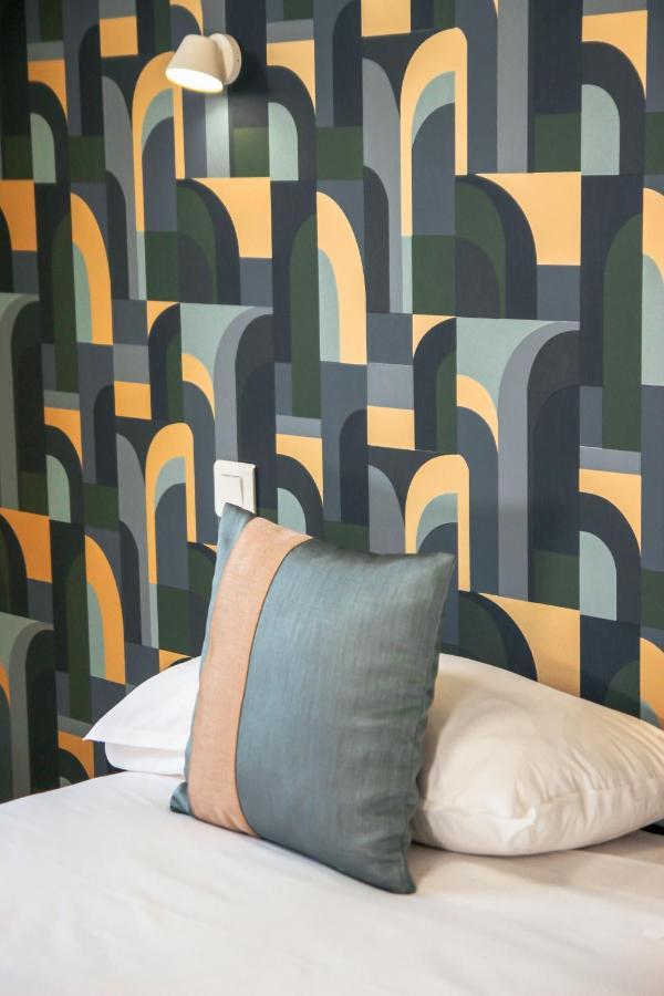 Hotel Le Petit Perier Laval  Eksteriør bilde