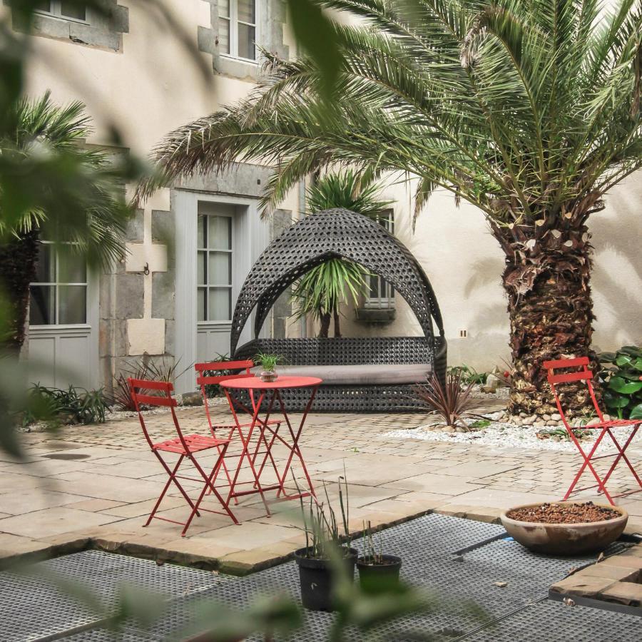 Hotel Le Petit Perier Laval  Eksteriør bilde